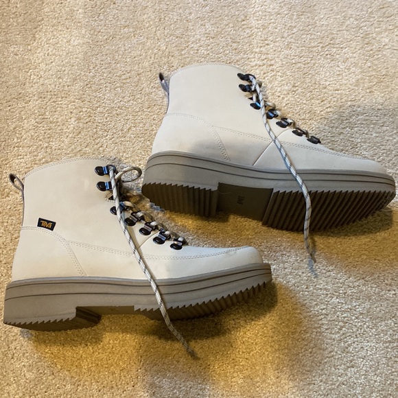 Midform Boot - Picture 2 of 4